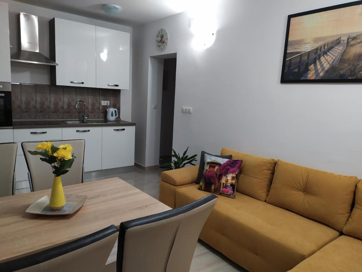 Apartmani Mira Nin Exteriör bild