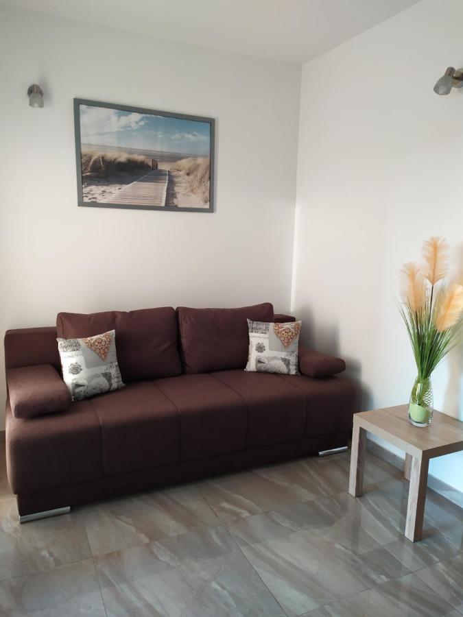 Apartmani Mira Nin Exteriör bild