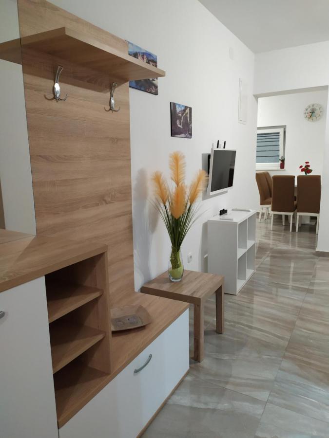 Apartmani Mira Nin Exteriör bild