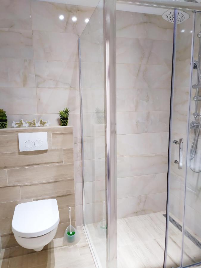 Apartmani Mira Nin Exteriör bild