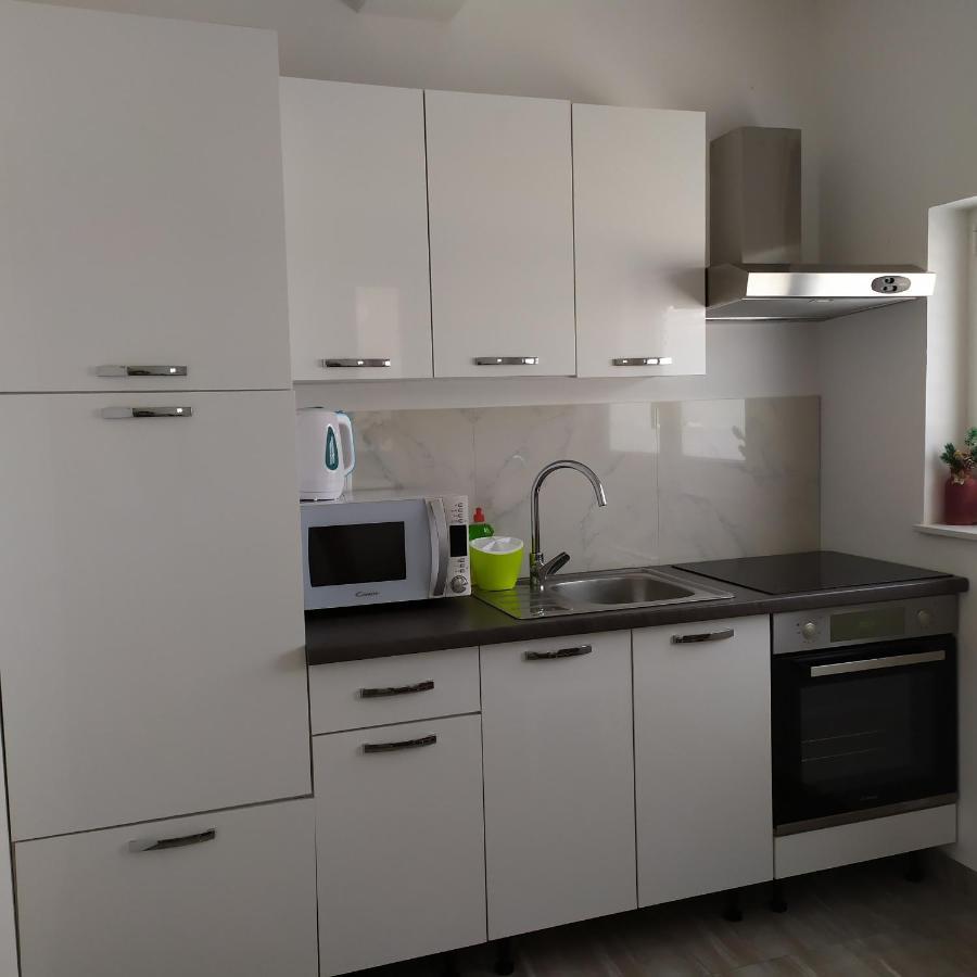 Apartmani Mira Nin Exteriör bild