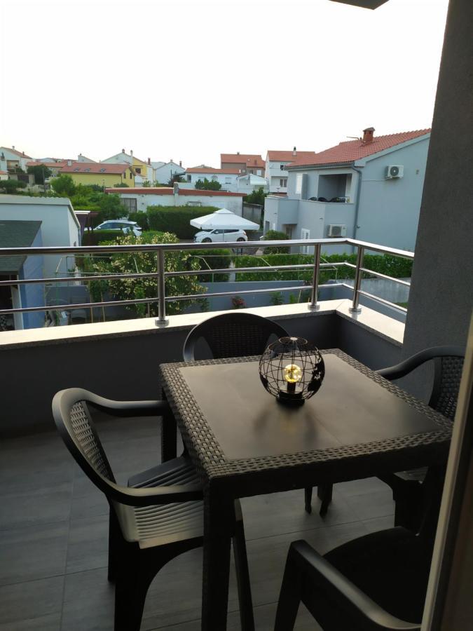 Apartmani Mira Nin Exteriör bild