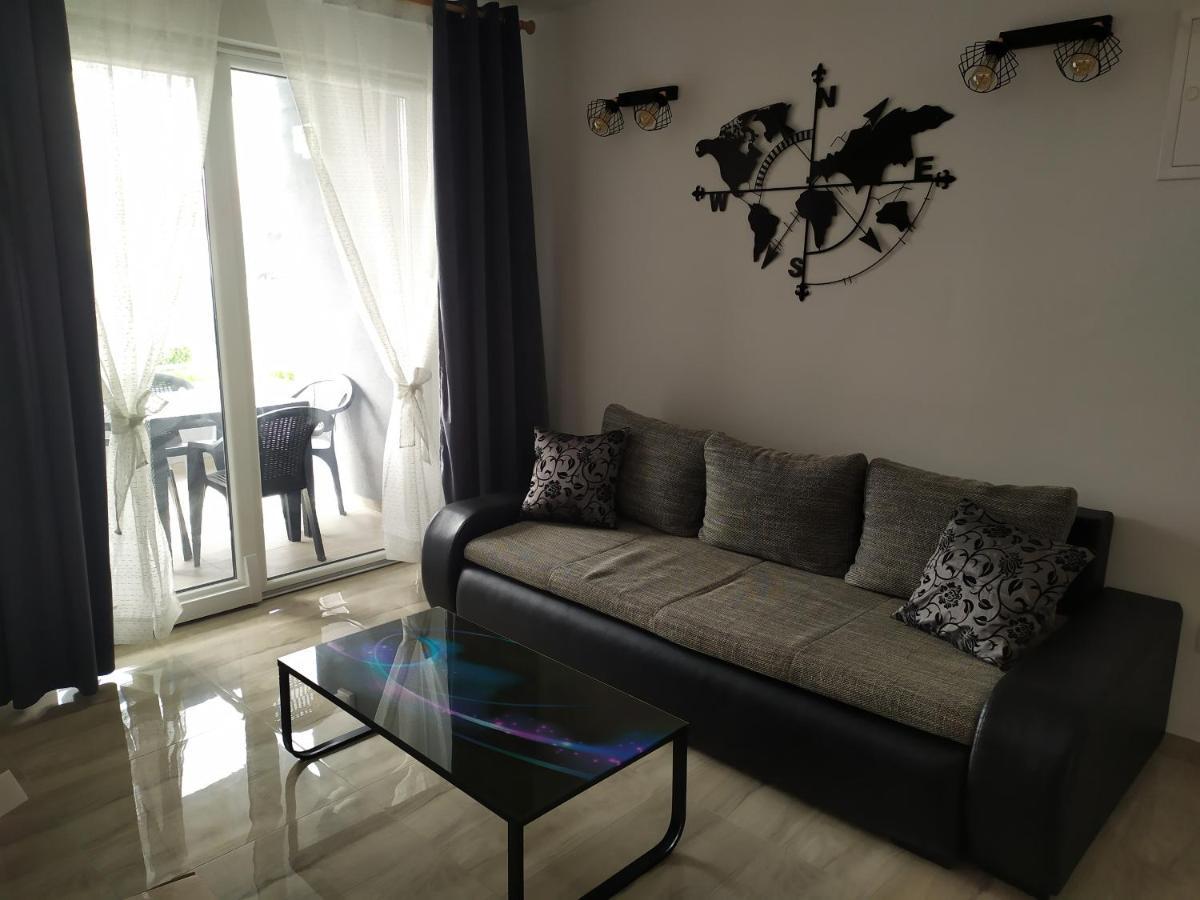 Apartmani Mira Nin Exteriör bild