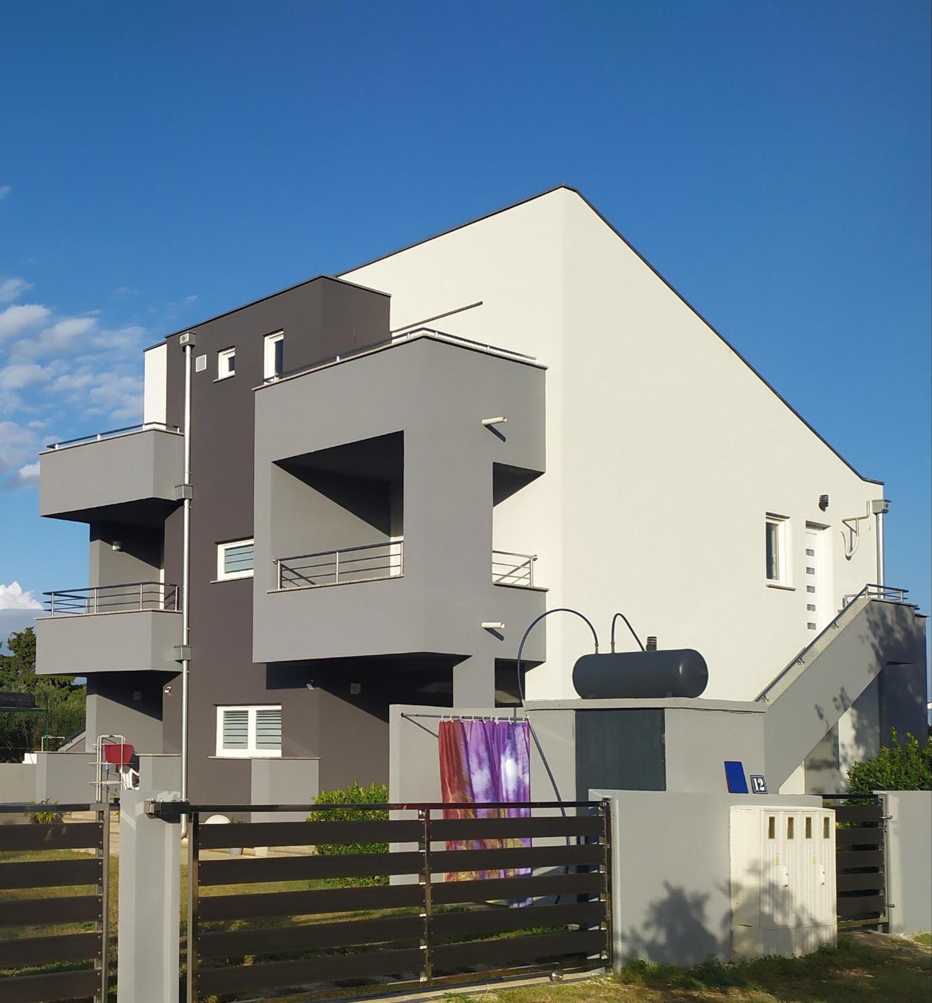 Apartmani Mira Nin Exteriör bild