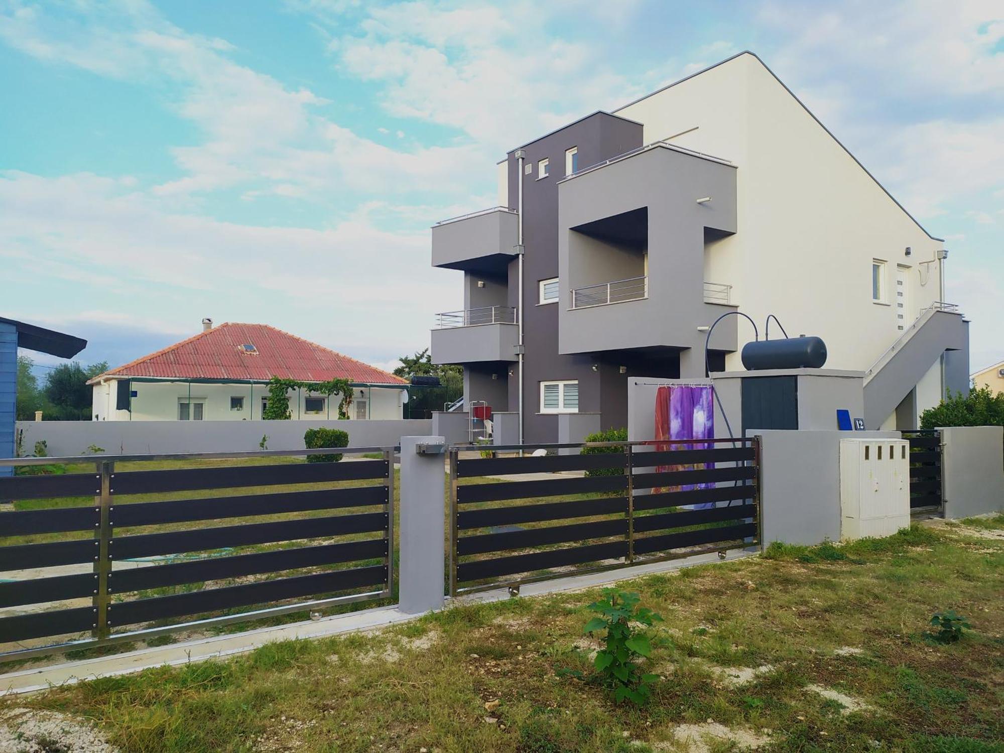 Apartmani Mira Nin Exteriör bild