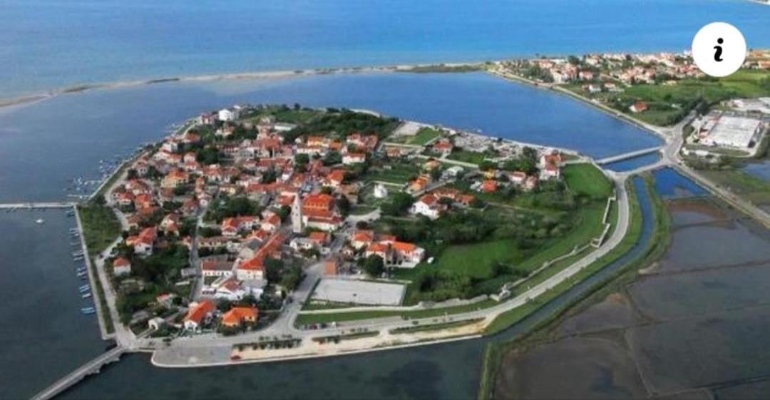 Apartmani Mira Nin Exteriör bild